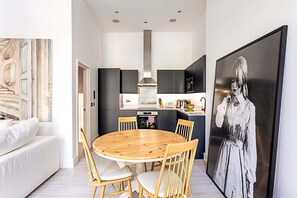 Apartment (Elegant 3 bed apartment in Earl’s C) | Living room - Elegant 3 bed Apartment in Earls Court (London)