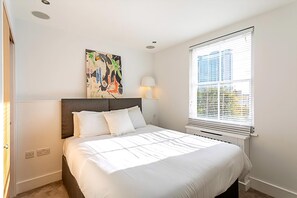Apartment (Elegant 3 bed apartment in Earl’s C)