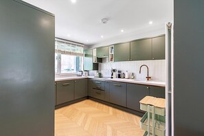 Exterior - Unique and Stylish 2-bed Maisonette in Islington (London)