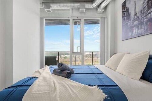 5 min walk to Stampede | 2BR |AC |Near Frt Calgary