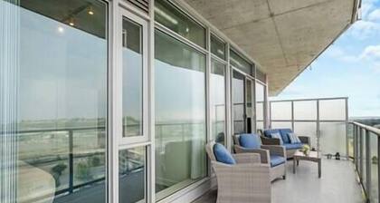 5 min walk to Stampede | 2BR |AC |Near Frt Calgary