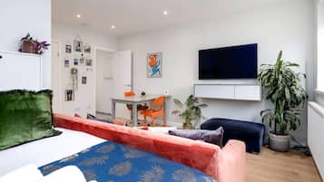Apartment (Stylish Brixton Hill Studio with Mode) | 1 bedroom, free WiFi