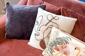 Apartment (Stylish Brixton Hill Studio with Mode) | Living room - Stylish Brixton Hill Studio With Modern Charm (London)