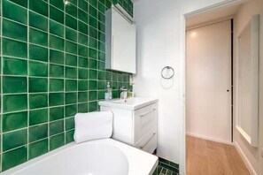 Huoneisto (Stylish Brixton Hill Studio with Mode) | Kylpyhuone | Pyyhkeet