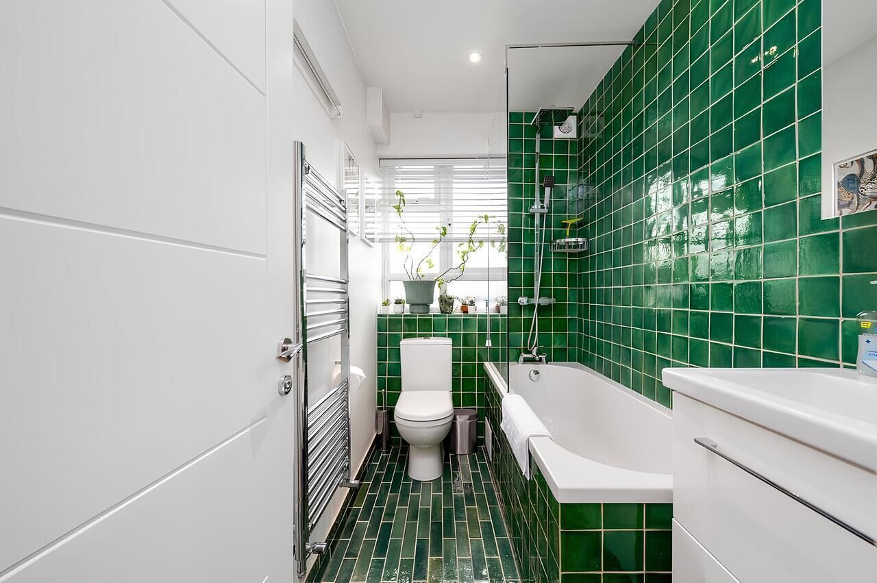 Apartment (Stylish Brixton Hill Studio with Mode) | Bathroom | Towels