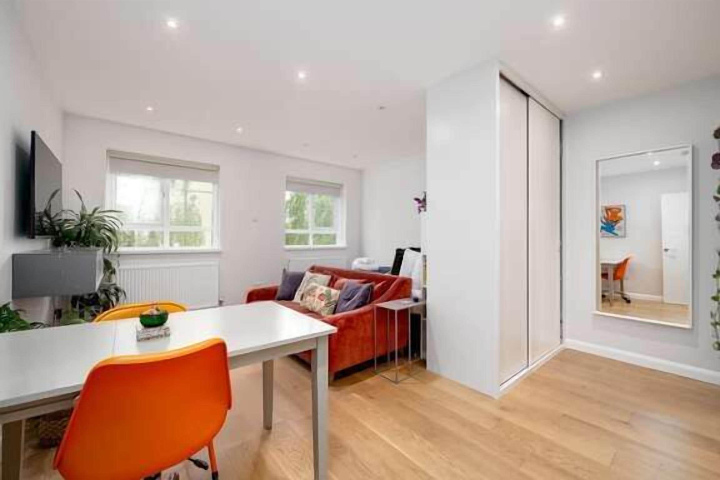 Apartment (Stylish Brixton Hill Studio with Mode) | Living room | TV