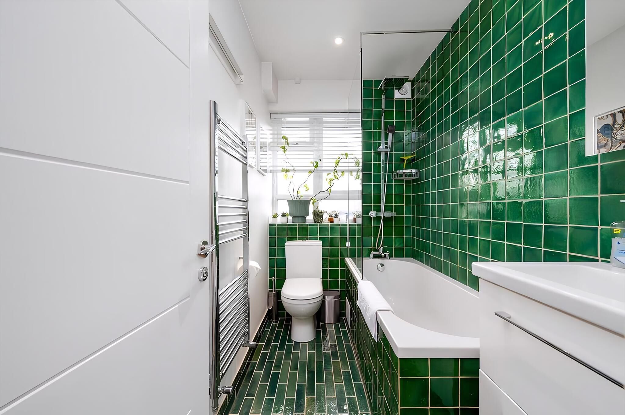 Apartment (Stylish Brixton Hill Studio with Mode) | Bathroom