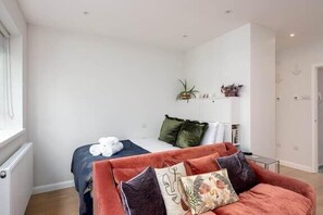 Appartement (Stylish Brixton Hill Studio with Mode) | Salle de séjour | Télévision