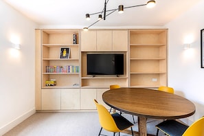 Departamento (Stylish East London Flat near Spitalf) | Sala de estar | Televisión