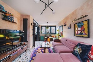 Căn hộ (Peaceful & Unique Maisonette in Centr) | Phòng khách
