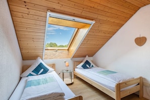 1 bedroom, WiFi (free), bed sheets