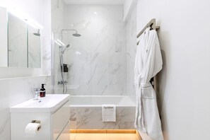 Appartement (Urban Luxury in the Heart of Chelsea ) | Badkamer