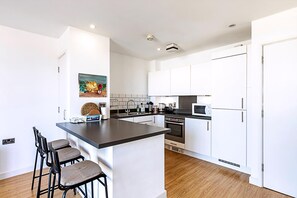 Exterior - Bright Camden Retreat With Balcony (London)