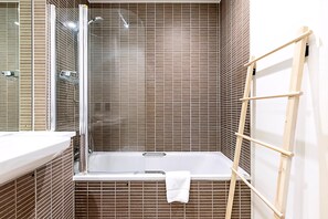 Exterior - Bright Camden Retreat With Balcony (London)