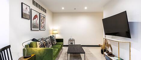Leilighet (Stylish Shepherd's Bush Flat with Pat) | Oppholdsrom | TV