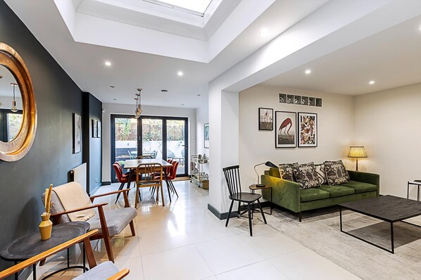 Apartamento (Stylish Shepherd's Bush Flat with Pat) | Sala de estar | TV