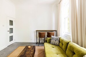 Apartment (Elegant Knightsbridge Flat Near Harro) | Living room - Elegant Knightsbridge Flat Near Harrods (London)