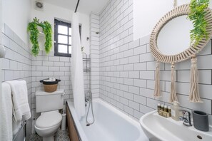 House (Cosy Mews Flat Near Little Venice) | Bathroom