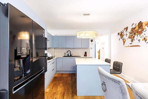 Spacious 4-bed House Near Liverpool St