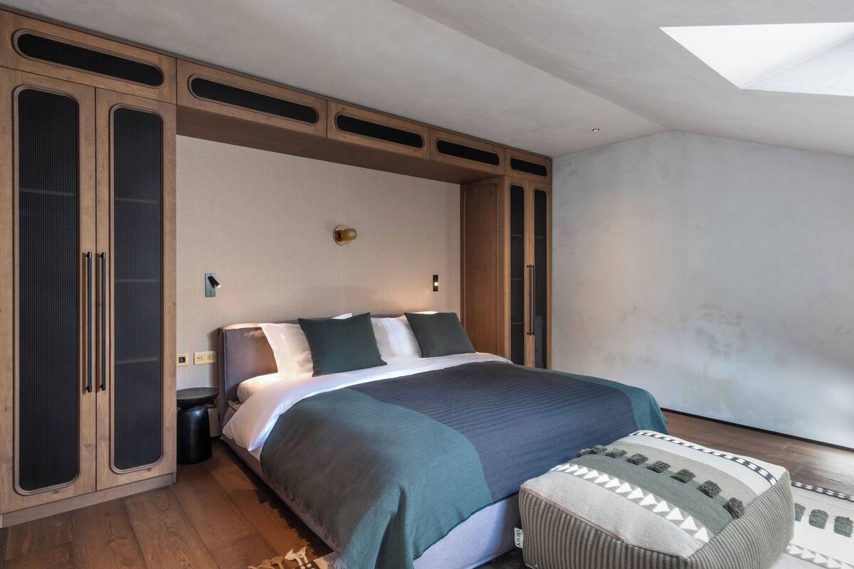 Loft, 1 kingsize bed (Suite) | Luxe beddengoed, bedden met traagschuimmatras, een minibar