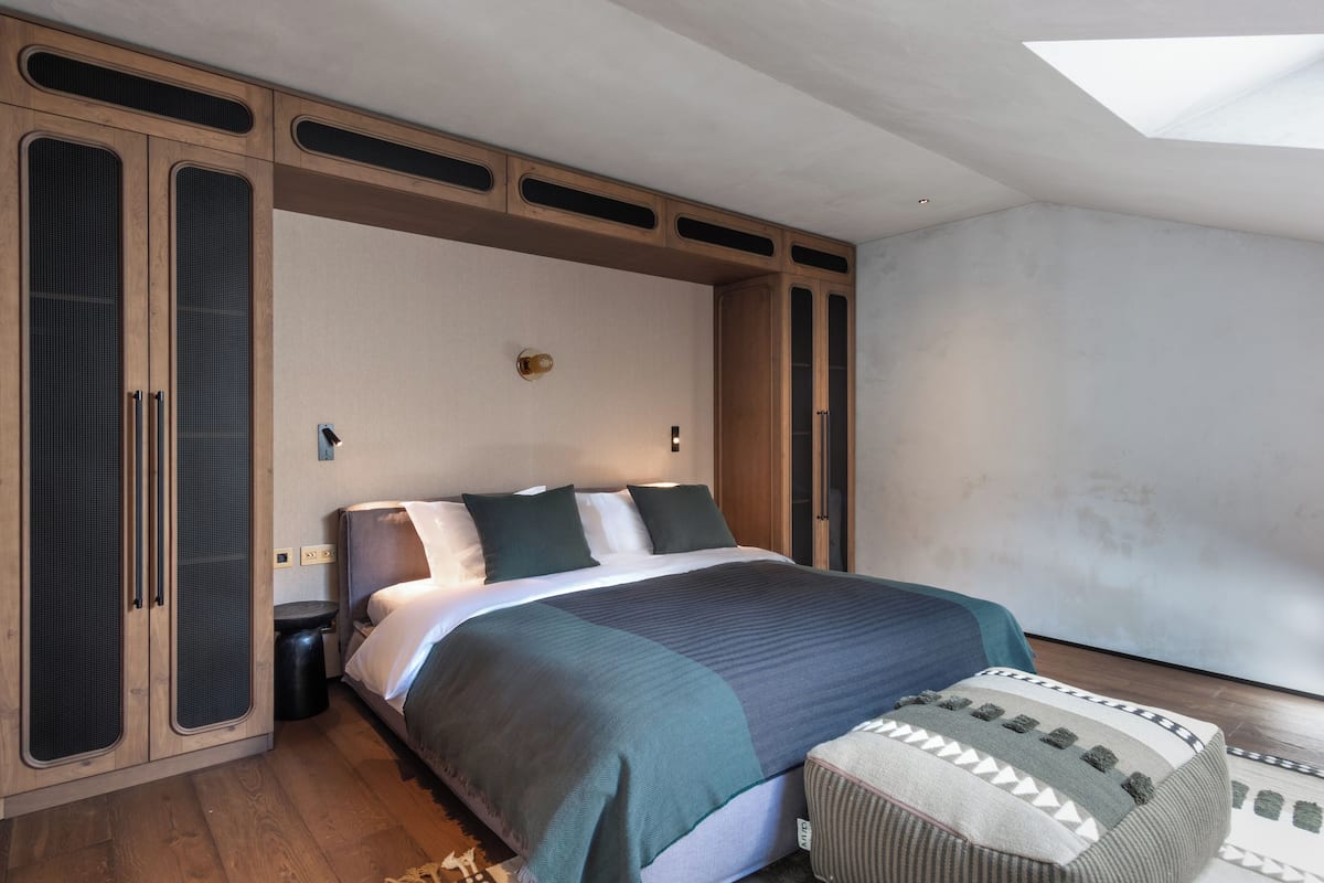 Loft, 1 cama King size (Suite) | Ropa de cama de alta calidad, camas con efecto memoria y minibar