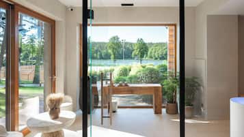 Hot tub, steam room, body treatments, hydrotherapy, aromatherapy