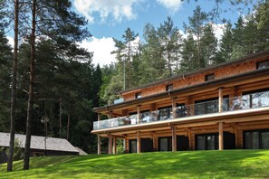 المنشأة من الخارج