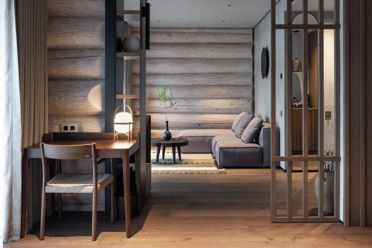 Suite, 1 kingsize bed, uitzicht op meer | Luxe beddengoed, bedden met traagschuimmatras, een minibar
