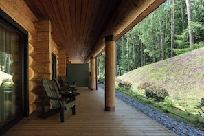 Suite, 1 King Bed (Forest)