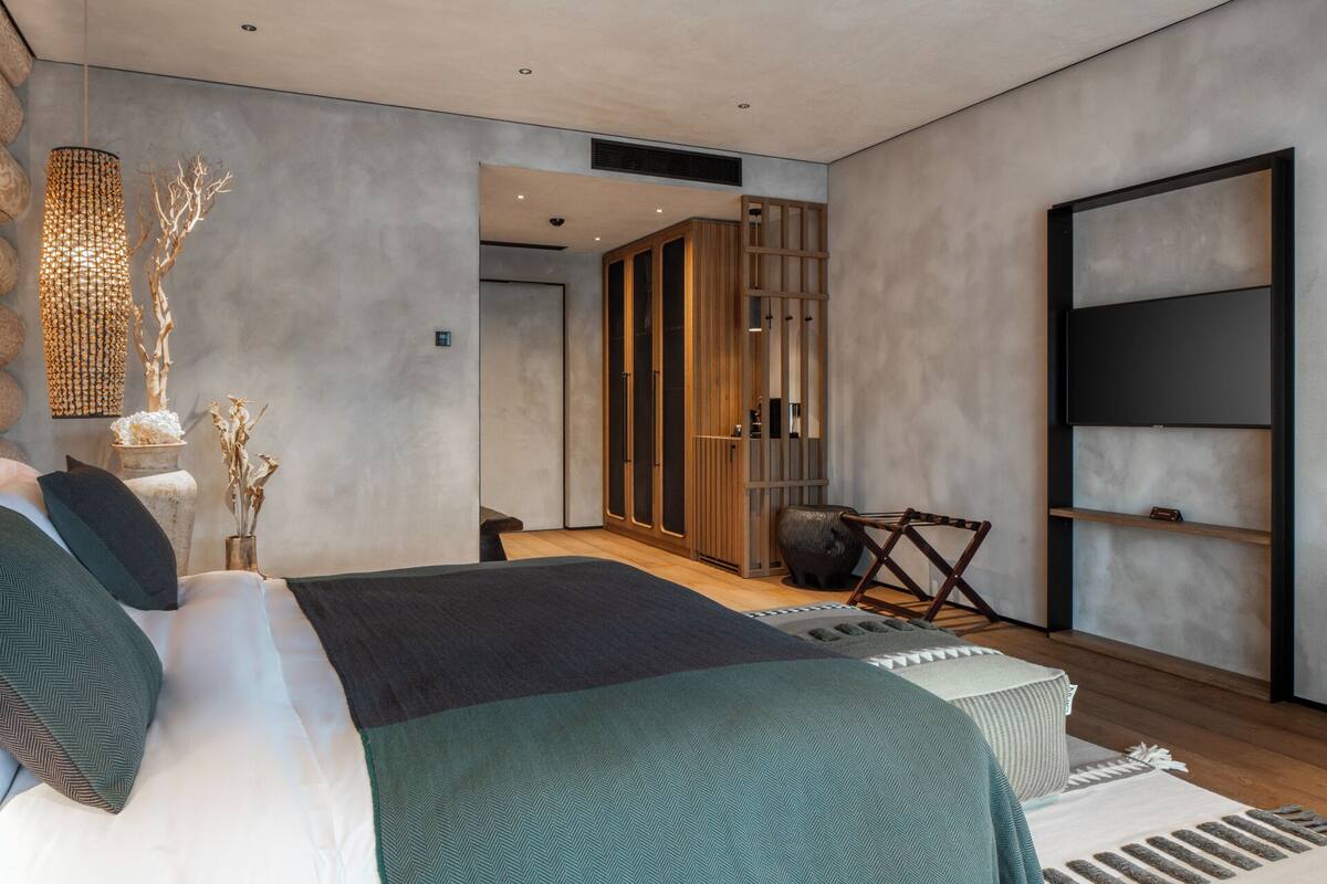 Signature kamer, 1 kingsize bed, aan het meer (Lakefront) | Luxe beddengoed, bedden met traagschuimmatras, een minibar