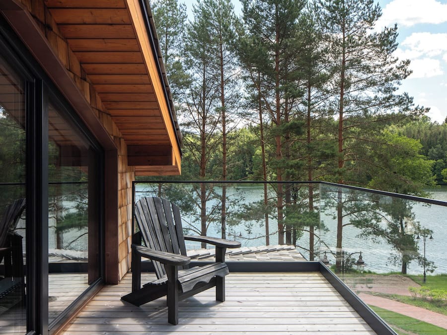 ロフト キングベッド 1 台 テラス | 高級寝具、低反発ベッド、ミニバー、セーフティボックス (室内)