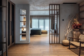 Signature Suite, 1 King Bed, Accessible, Lakeside (Lakefront)