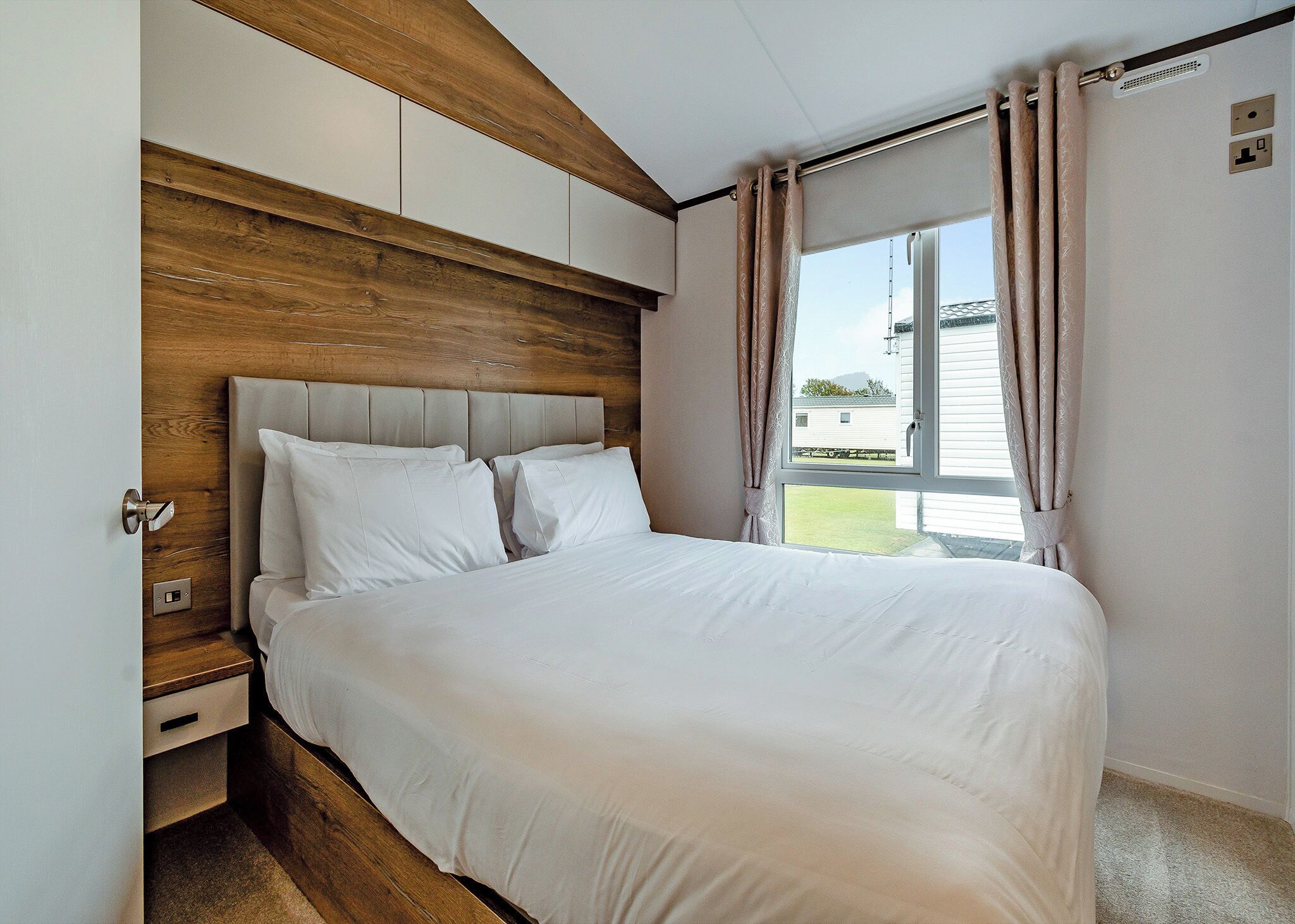 2 bedrooms
