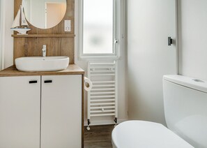 Bathroom - 2 bedroom accommodation in Hornsea (Hornsea)