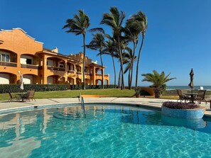 Pool - Depa in EDM first floor beachfront By GPS (Mazatlán)