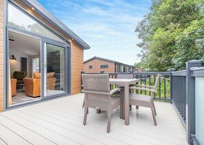 Outdoor dining - 2 bedroom accommodation in Caerwys (Caerwys)