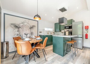 Dining - 2 bedroom accommodation in Caerwys (Caerwys)