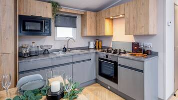 Fridge, oven, stovetop, toaster