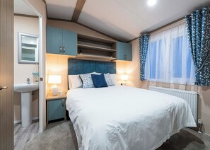 2 bedrooms