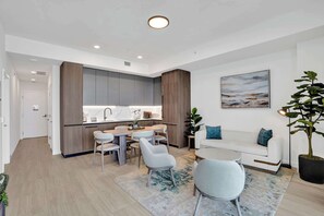 TV - Modern Living –2BR/1BA Condo at 72 Park High Floor (Miami Beach)