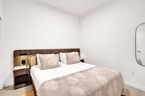 1 bedroom, iron/ironing board, travel cot, WiFi