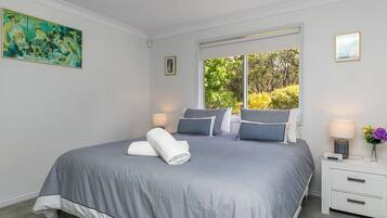 3 bedrooms, iron/ironing board, Internet, bed sheets