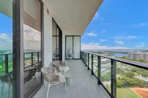 Property grounds - 22nd Floor Penthouse: Bright 2BR Condo Miami Beach (Miami Beach)