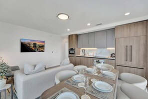 Dining - NEW Spacious Penthouse 3BR/2BA Condo w/ Pool, Walk to Beach (Miami Beach)