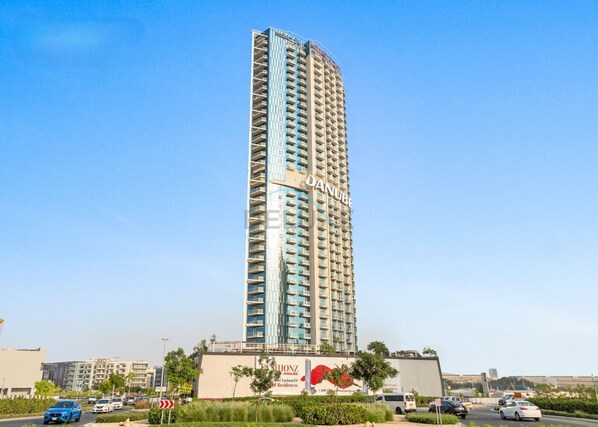 Exterior - Studio Near Dubai Butterfly Garden – by Deluxe Holiday Homes (Dubai)