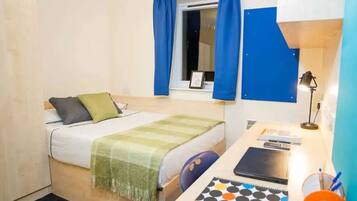 Single Room, Non Smoking | Blackout drapes, free WiFi