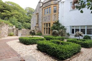 Property grounds - Luxurious apartment at Pickwell Manor with large amount of space for 9 people (Georgeham)