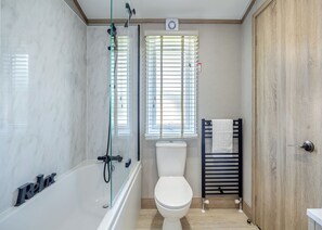 Bathroom - 1 bedroom accommodation in Woodhall Spa (Woodhall Spa)