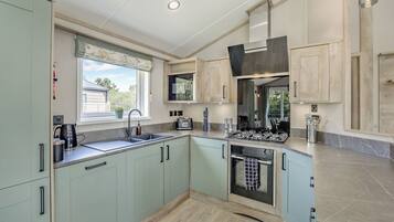 Fridge, oven, stovetop, toaster