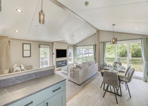 A spacious living area with a sofa, dining table, and TV. - 2 bedroom accommodation in Woodhall Spa (Woodhall Spa)